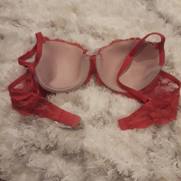 Victoria's Secret red lace bra - Picture 2 of 3